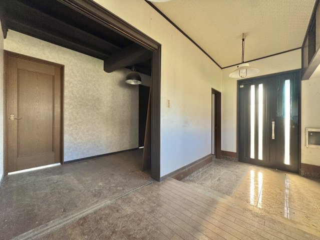古河市茶屋新田中古戸建の玄関