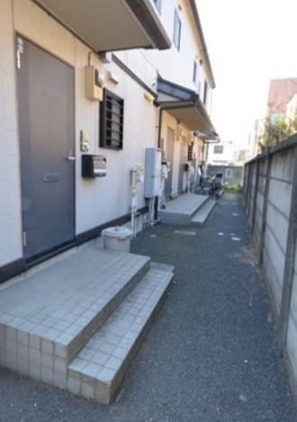 アールメゾン国立のエントランス