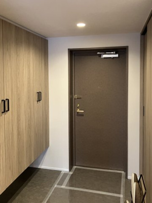 【内装】 | パシフィック発寒駅前壱番館 | 玄関はダークグレージュベースの落ち着いた設えです。