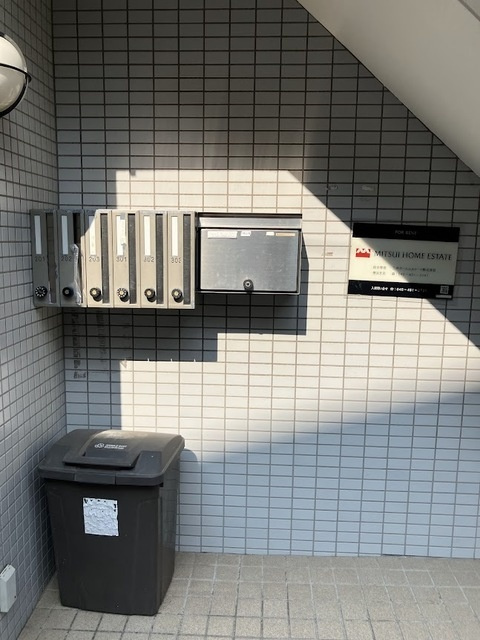 プラージュ石川町のエントランス
