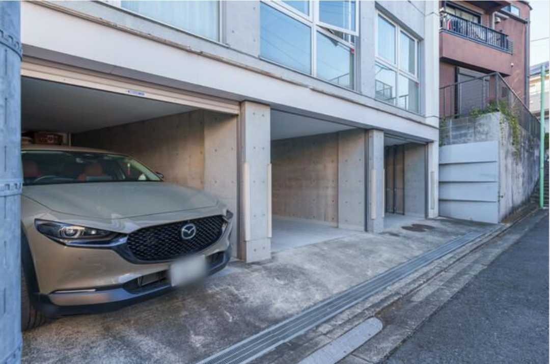 若林プレムヒルズ　フリーレント礼金０　駐車場付き　ペット相談の駐車場