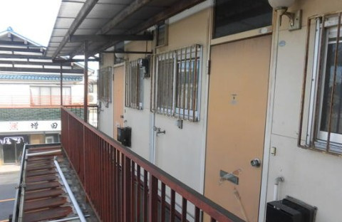 【アパート付中古】鶴ヶ島市脚折中古住宅の玄関
