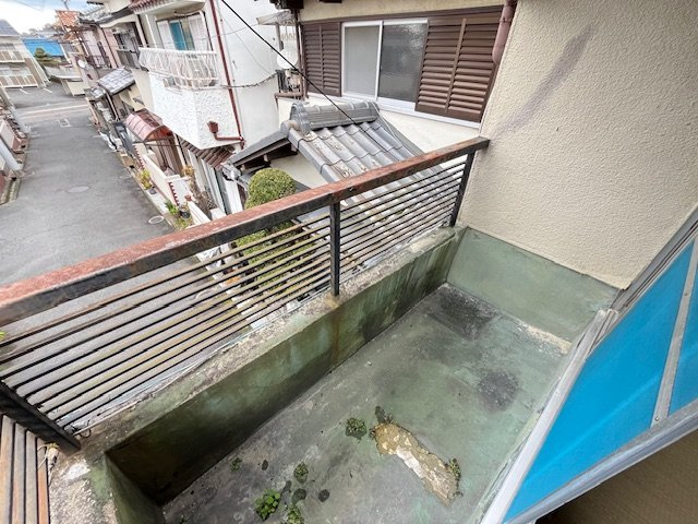 木戸貸家のバルコニー