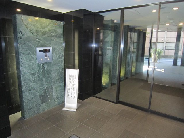 シティハウス本郷弓町のエントランス