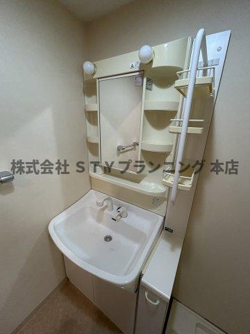 仲介手数料０円！グランダール吹上の独立洗面台