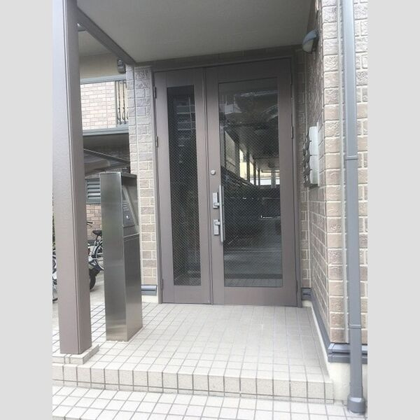 カーサ・エクレールB棟のエントランス