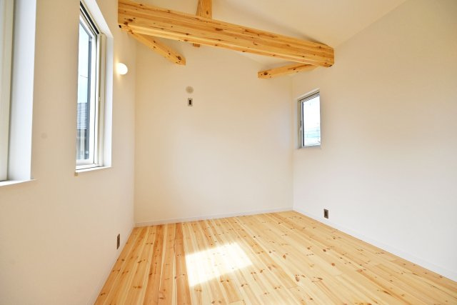 伊丹市緑ケ丘2丁目新築一戸建て│全3区画＋駐車1台可の洋室|洋室約5.3帖
