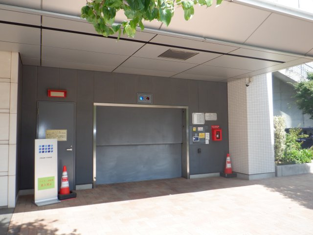 プリズムタワーの駐車場