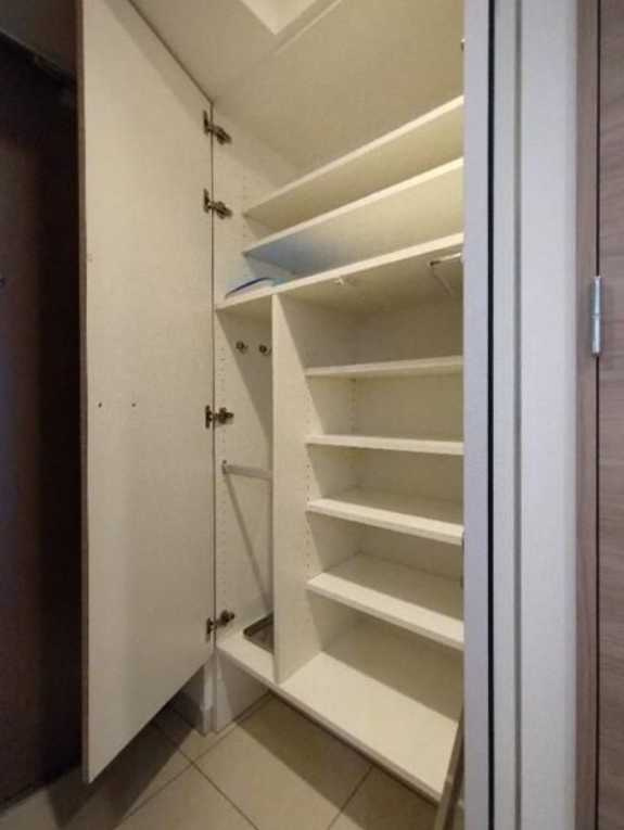 クレイシア三軒茶屋　ネット無料　分譲賃貸　築浅の収納