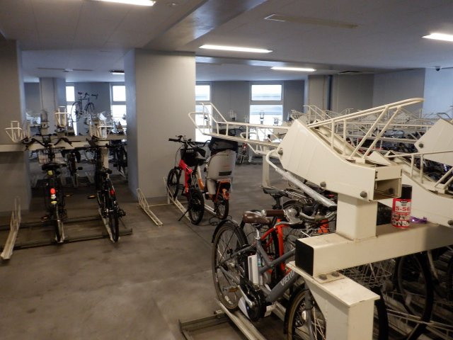 ファーストリアルタワー新宿の駐輪場