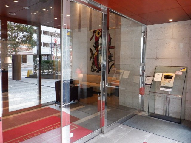 ファーストリアルタワー新宿のエントランス