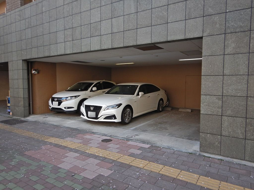 クレストフォルム浅草グランステージの駐車場
