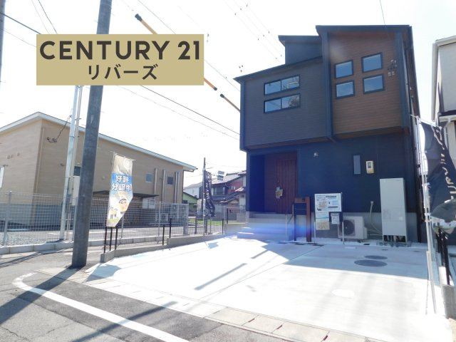 津島市南本町７丁目の新築一戸建の前面道路含む現地写真|☆ラスト１棟☆　　新価格！！いつでも見学出来ます♪♪（お問合せ当日、平日、水曜、夜間でもＯＫ）　開放的な角地！　オール電化♪　敷地５１．３７坪　駐車楽々並列２台ＯＫ　デザイン階段のマルチエントランス♪