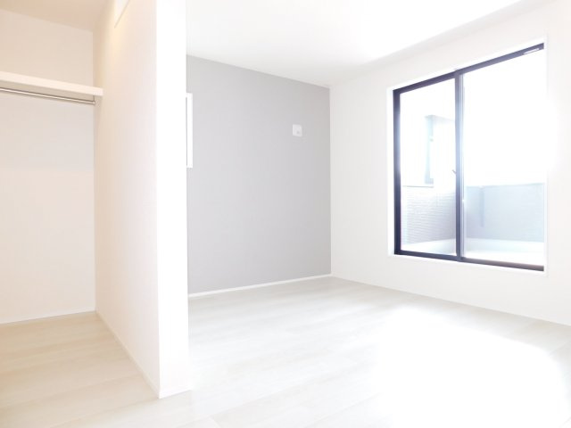 津島市江東町３丁目の新築一戸建の洋室|◇２階洋室◇　　南面で明るい洋室７．２５帖　ウォークインクローゼット完備♪　バルコニー付き！