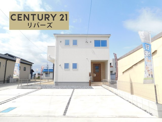 愛西市佐屋町新田の新築一戸建の前面道路含む現地写真|☆ラスト１棟☆ 　新価格！！５ＬＤＫ！！いつでもご案内出来ます♪（お問合せ当日、平、水曜、夜間でもＯＫ）　名鉄尾西線「佐屋」駅徒歩７分！　敷地４８．９７坪　駐車4台可！　南に広めの庭付き♪　収納豊富！