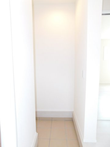 愛西市佐屋町新田の新築一戸建の収納|◇シューズインクローク◇　　ベビーカーやアウトドア用品などが置ける収納スペース付き！