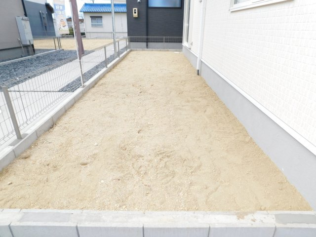 愛西市佐屋町新田の新築一戸建の庭|◇庭◇　　南面で陽当り良好♪