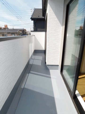 名古屋市北区長喜町３丁目の新築一戸建のバルコニー|◇バルコニー◇　　南面で陽当り良好なワイドバルコニー♪　洋室２部屋から出入りできます！