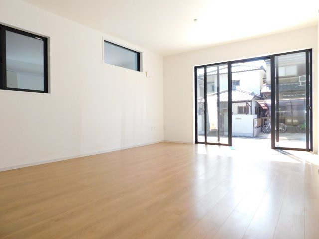 名古屋市北区長喜町３丁目の新築一戸建の居間・リビング|◇リビング◇　　南面で明るいリビング１６．０帖　家族が集まってもゆとりのあるリビング♪