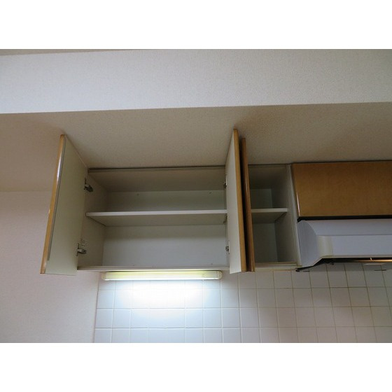 ハウス１７１のキッチン|キッチン上収納