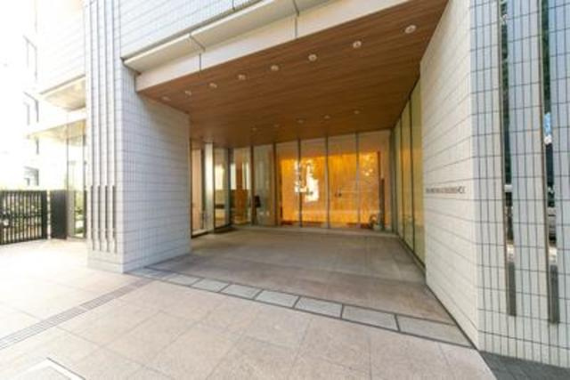 ザ・神宮前レジデンスのエントランス