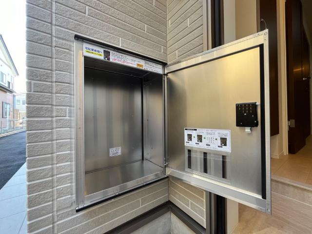 カナロアⅤの玄関|宅配ボックス