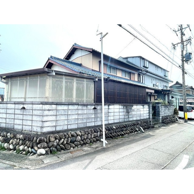 瑞穂市牛牧の一戸建ての外観
