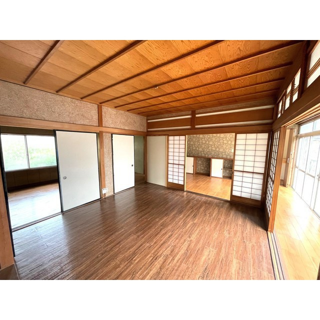 瑞穂市牛牧の一戸建ての居間・リビング