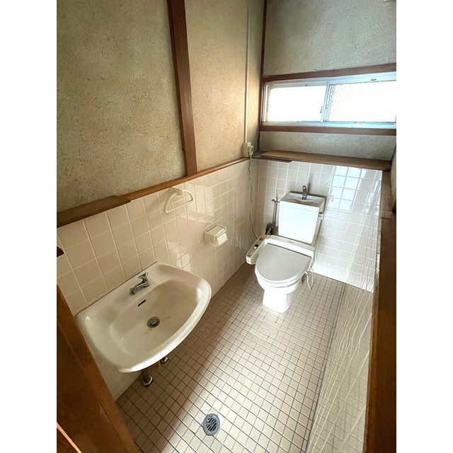 瑞穂市牛牧の一戸建てのトイレ