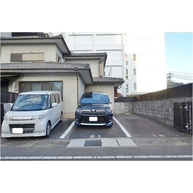 岐阜市長旗町２丁目の駐車場の駐車場