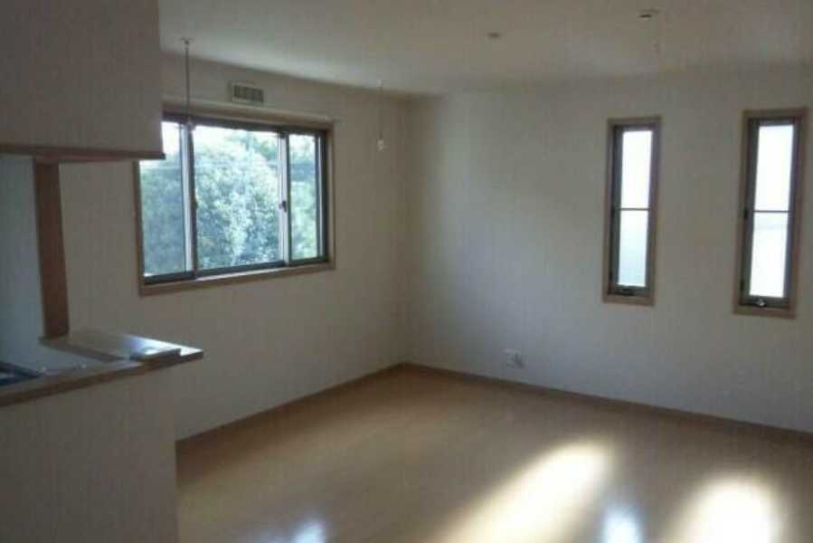 エミール上馬　南向き　南西角部屋　オートバスの居間・リビング