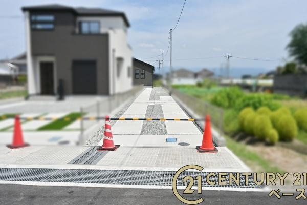 葛城市林堂の新築一戸建の前面道路含む現地写真|■現地撮影写真■前面道路約５ｍでお車の出し入れも楽々！