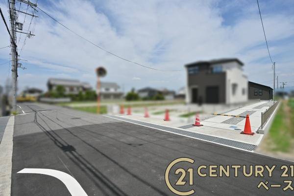 葛城市林堂の新築一戸建の前面道路含む現地写真