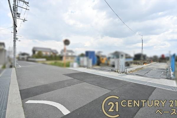 葛城市林堂の新築一戸建の前面道路含む現地写真|■現地撮影写真■前面道路約５ｍでお車の出し入れも楽々！