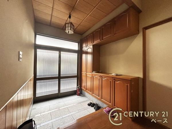 北葛城郡上牧町上牧　一戸建の玄関|すっきりとした明るい玄関が家族やお客様を迎えてくれます！