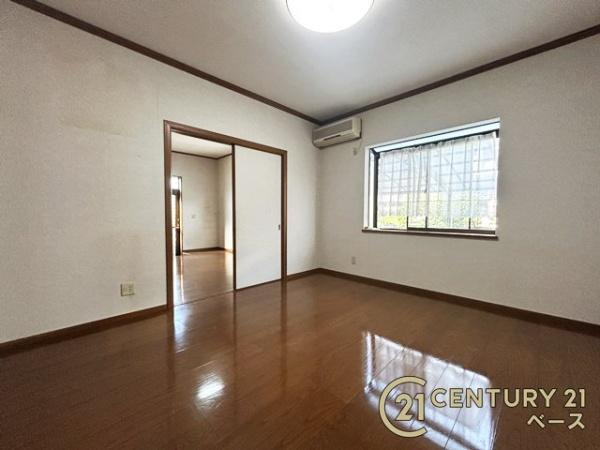 北葛城郡上牧町上牧　一戸建の居間・リビング|■現地撮影写真■ご家族でくつろいでいただける広々したリビングです！