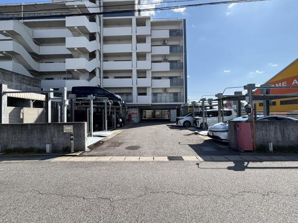 フレスト岡崎井田町の駐車場|敷地内駐車場です。