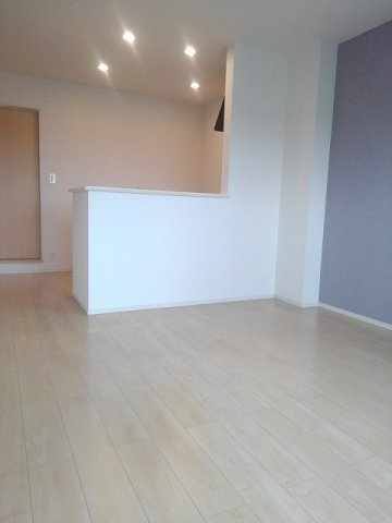 ゼファー川原崎の居間・リビング