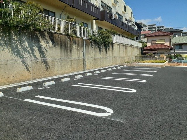グランシャトー武蔵藤沢Ｂの駐車場