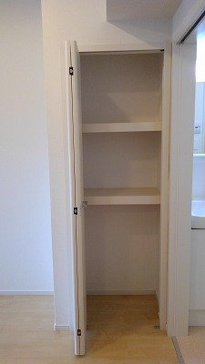 ベルヴィー　寺の前の収納