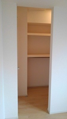 ベルヴィー　寺の前の内装