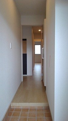 ベルヴィー　寺の前の玄関