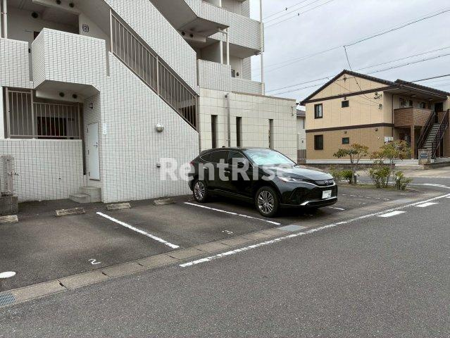 アクアマリンの駐車場