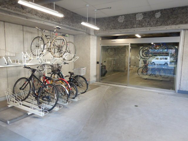 コスモ東京ベイタワーの駐輪場