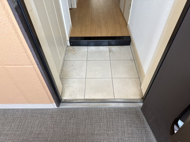 ストークミヤタの玄関