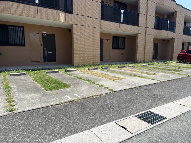 ストークミヤタの駐車場
