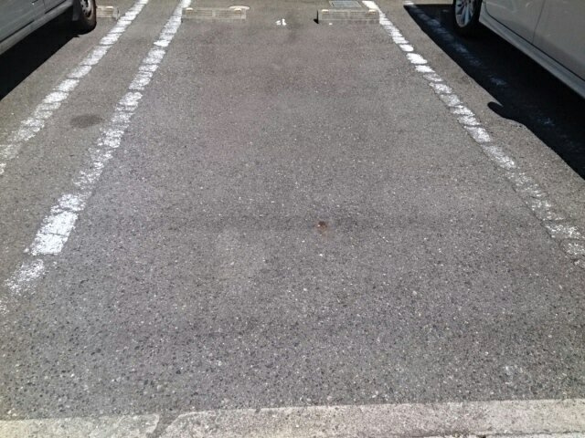 ドゥー　メゾン　セフィオの駐車場