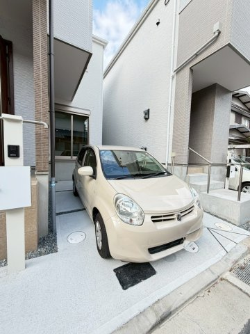 高槻市西冠1期2号棟の駐車場