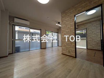 【居間・リビング】 | パセオモリ-定期借家契約2年（再契約可）- | リビング13.5帖