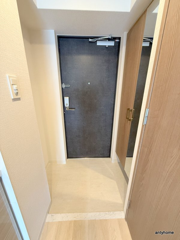 エスリードザカレント大阪　仲介手数料無料の玄関